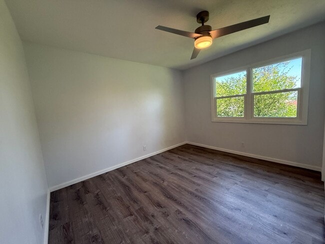 Building Photo - Renovated 4 Bedroom 2 Bathroom