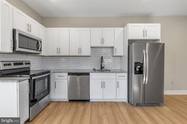 Building Photo - 6712 Ridge Ave