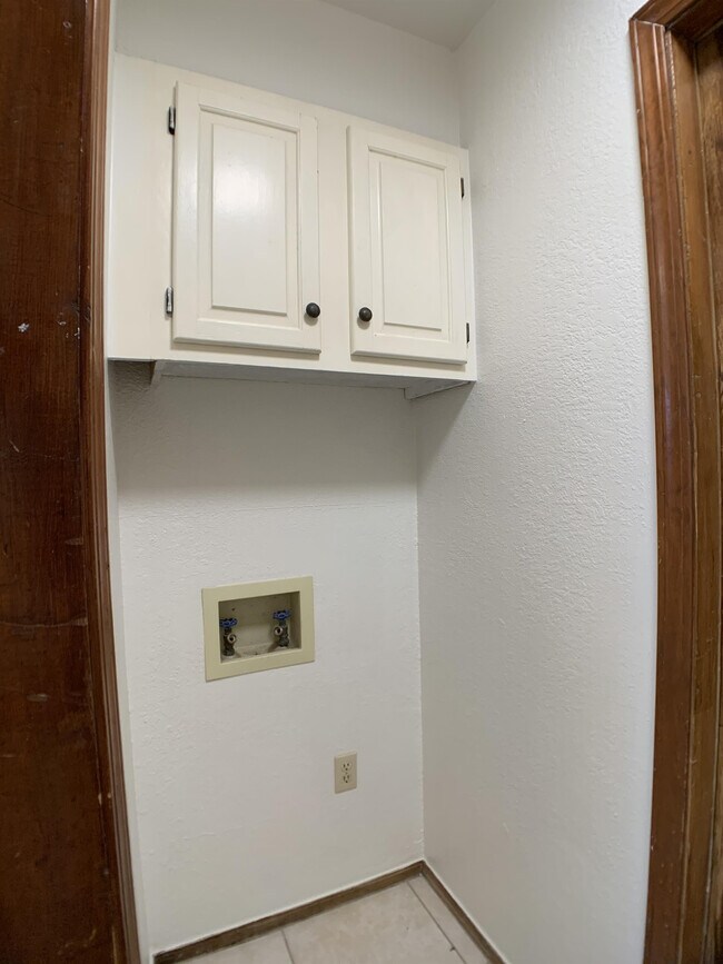 Building Photo - 805 Hawks Nest Dr
