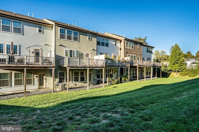 Building Photo - 33 Addison Ln