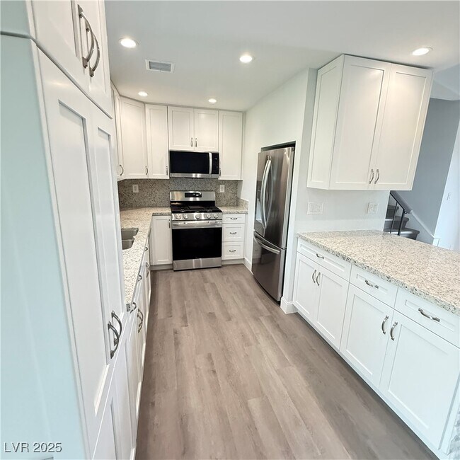 Building Photo - 508 Woodcrest Ct