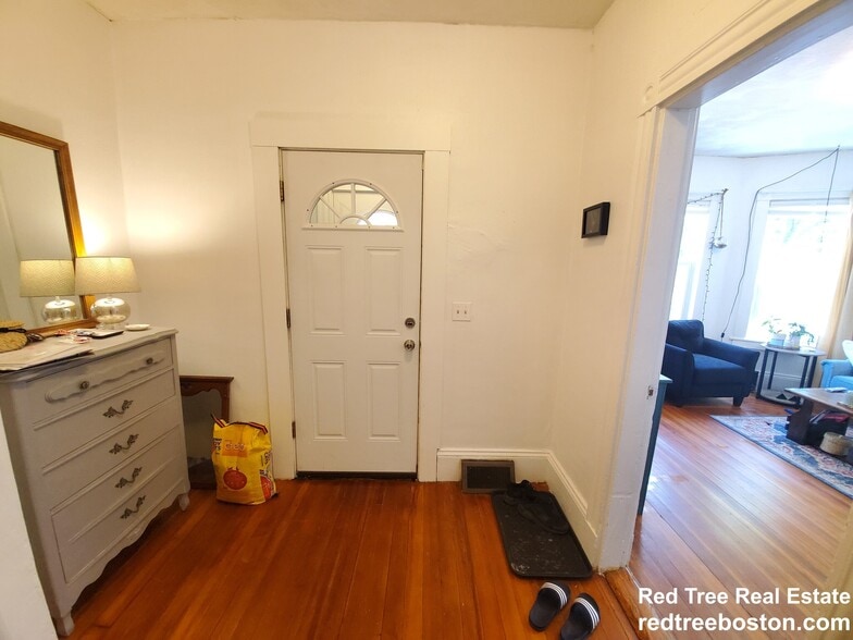 Building Photo - 72 Marshall St