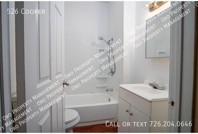 Building Photo - 526 Cooper-