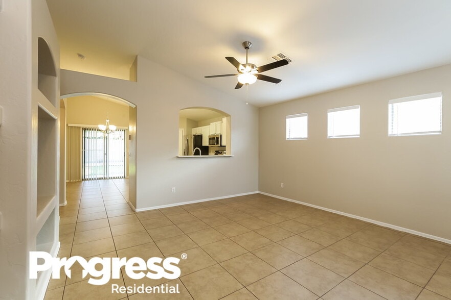 Building Photo - 10974 W Manzanita Dr