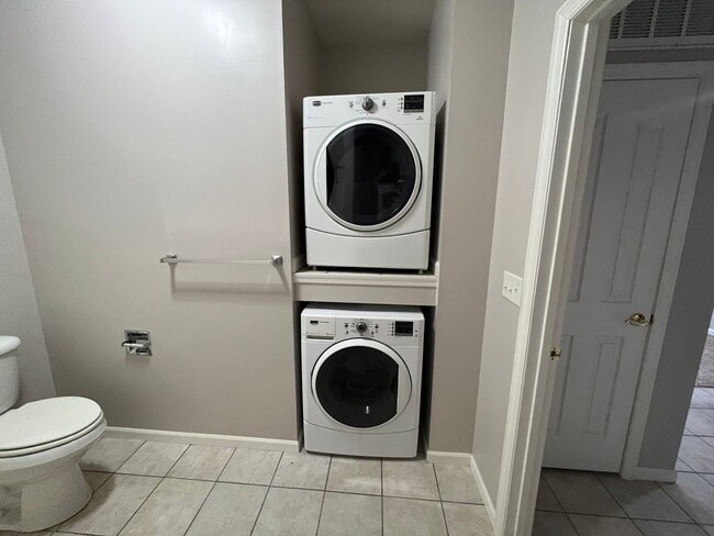 Building Photo - LUXURIOUSLY ELEGANT DESIGN 1 BDR APT. Avai...