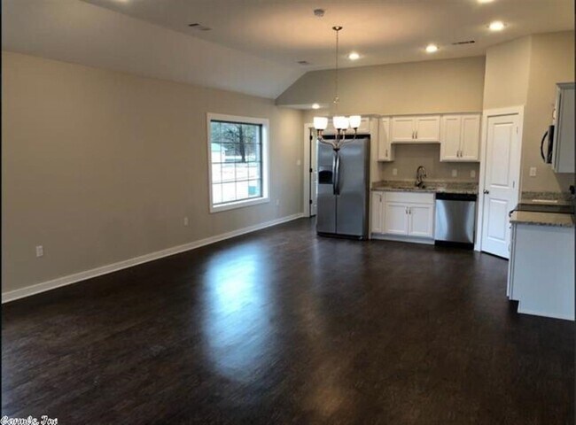 Building Photo - 329 Wolf Den Dr