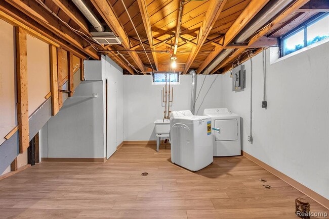 Building Photo - 3945 Harding St