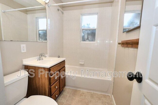 Building Photo - 10624 Chardonay Dr