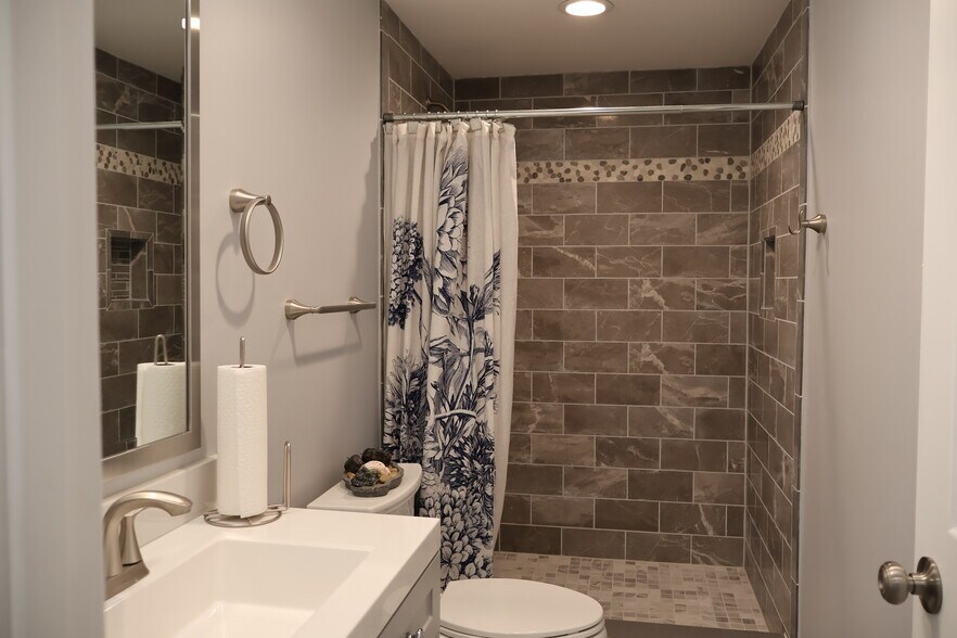 Building Photo - 3497 Castleton Hl