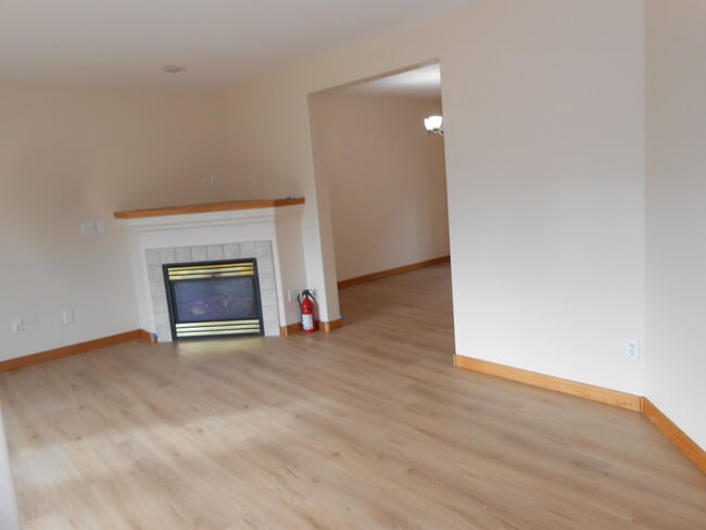 Building Photo - 20946 Lupine Ave