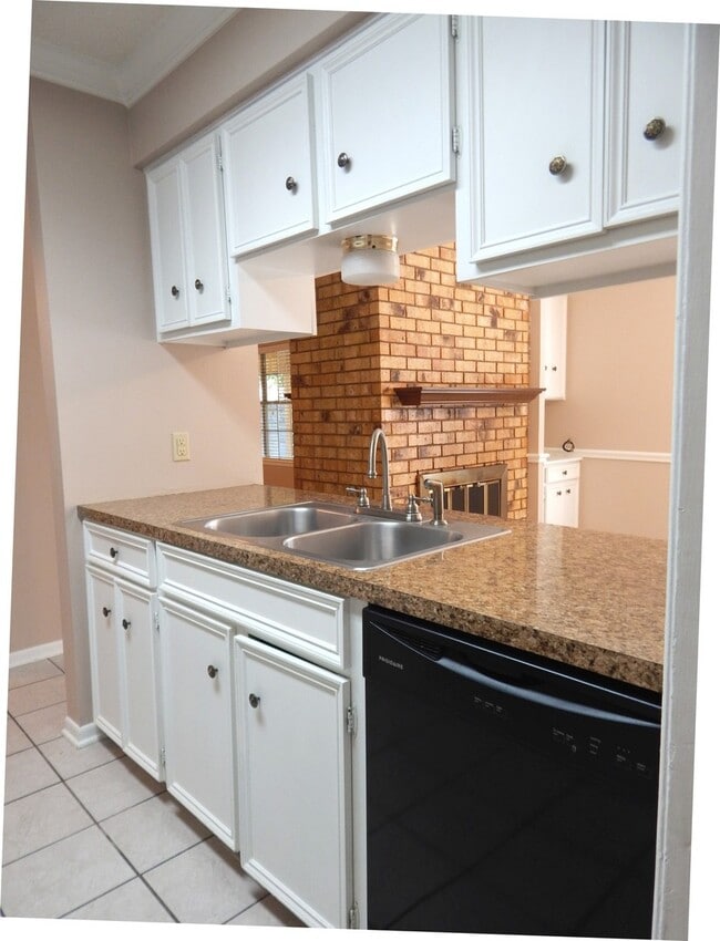 Building Photo - Gorgeous 3 Bedroom Home w/Workshop in Tyler!