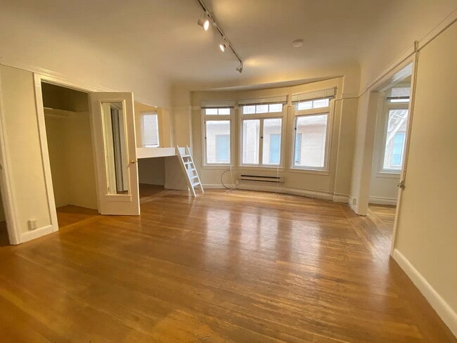 Building Photo - 1-Bedroom Gem in the Heart of San Francisco – Cozy 364 Sq Ft Haven!"