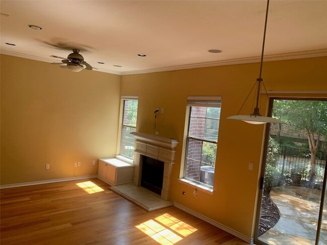 Building Photo - 2105 Lucerne Cove