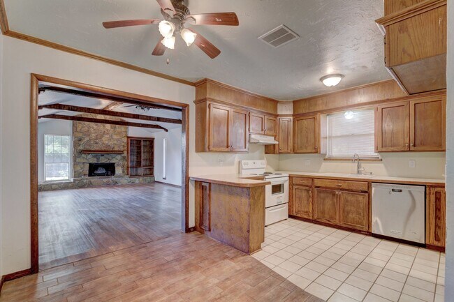 Building Photo - 3 Bed 2 Bath in Del City- Judy Dr is back!