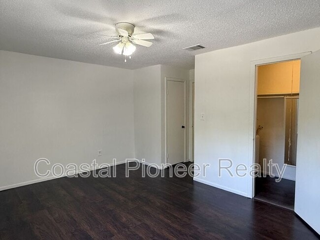 Building Photo - 7573 Abonado Rd