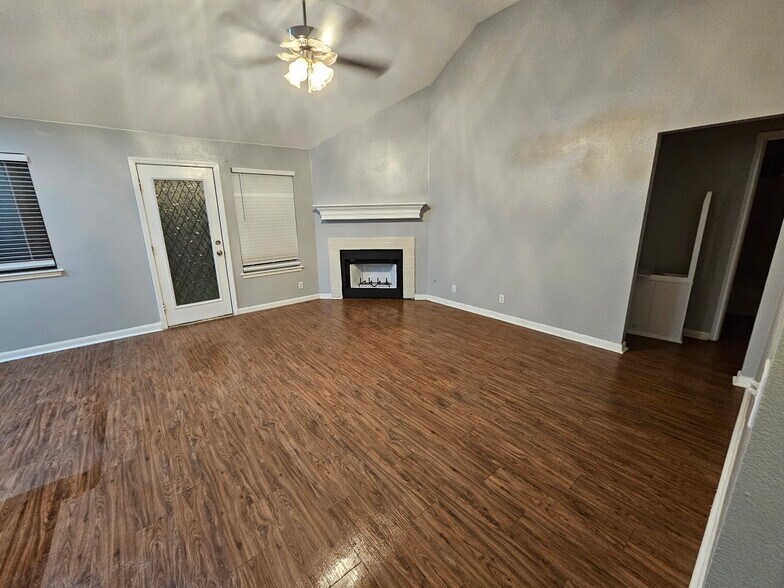 Living Area - 511 Brian Ln