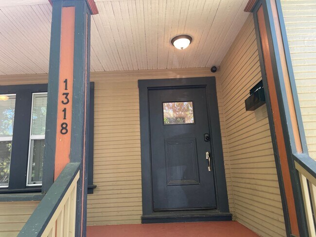 Building Photo - 1318 Salem St
