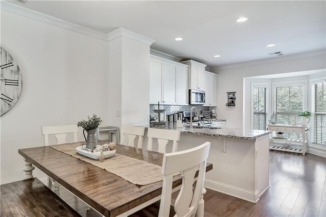 Building Photo - 7940 Willoughby Ct