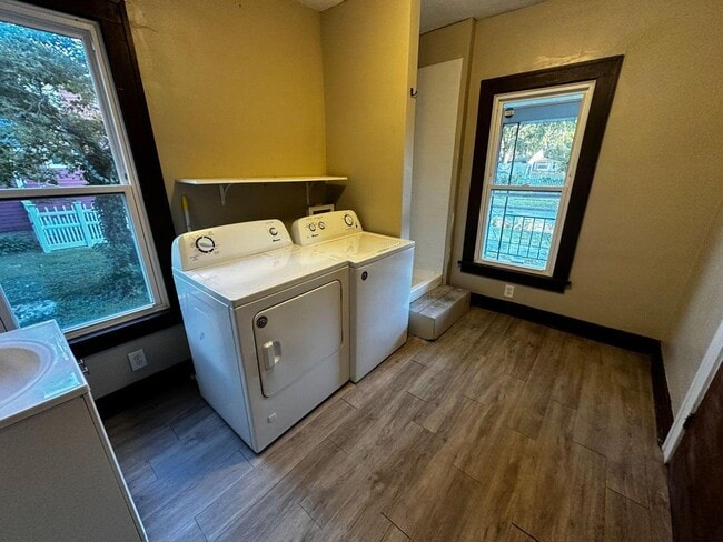 Building Photo - 405 Beech St