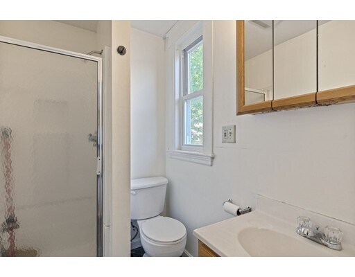 Building Photo - 8 Greylock Rd