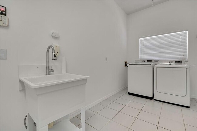 Building Photo - 18401 N 30th St