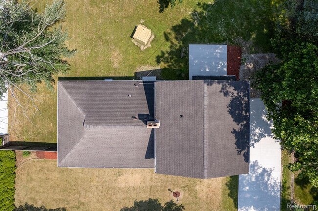 Building Photo - 46236 Sunset St