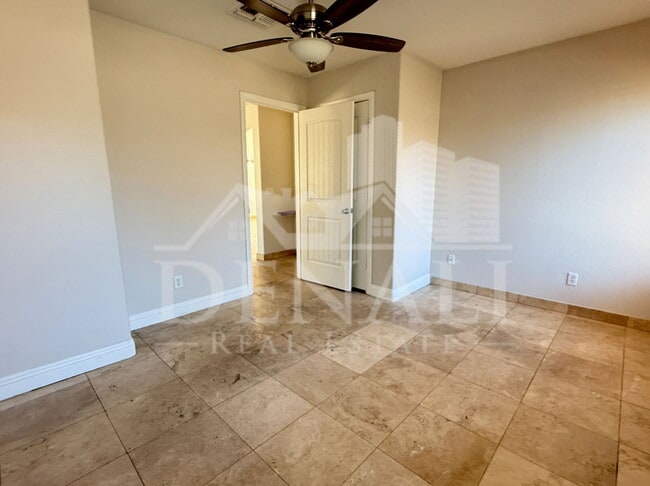Building Photo - 1274 W Sparrow Ct