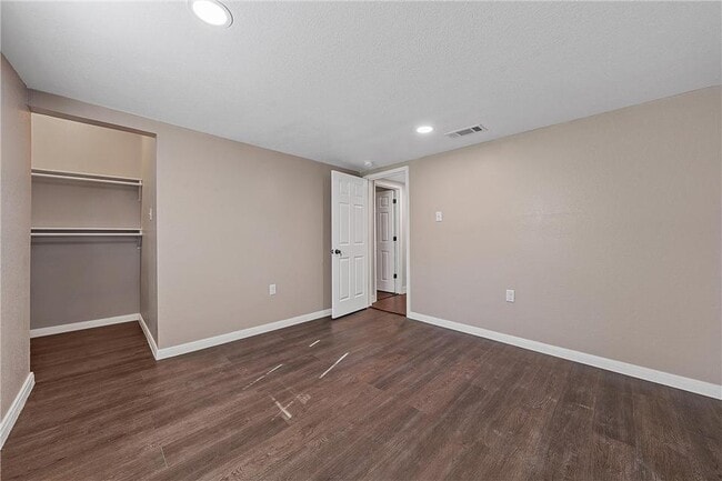 Building Photo - 1908 Ross Ave