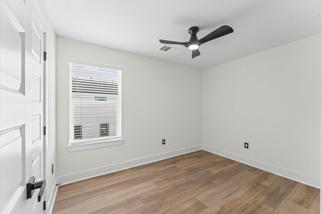 Building Photo - 8605 Amadwe St