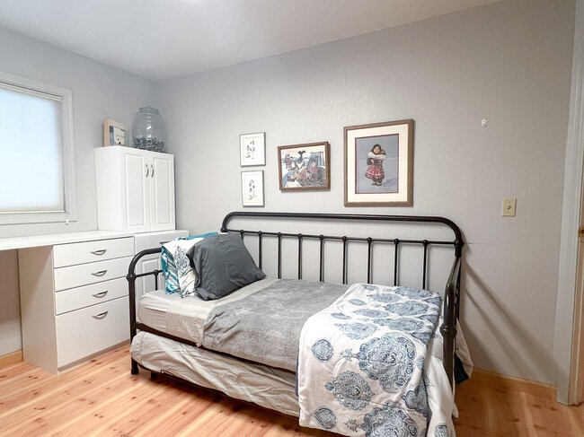 Building Photo - 5703 Jennifer Cir