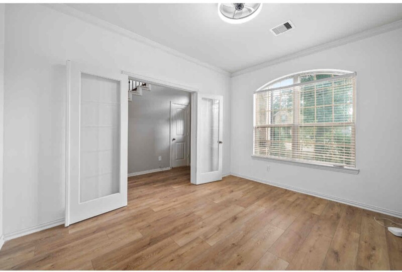 Building Photo - 910 S Chamfer Way