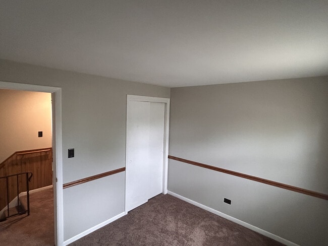 Building Photo - 208 Dee Rd