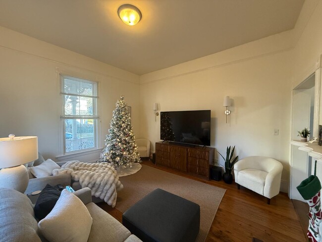 Building Photo - 605 Harrison St