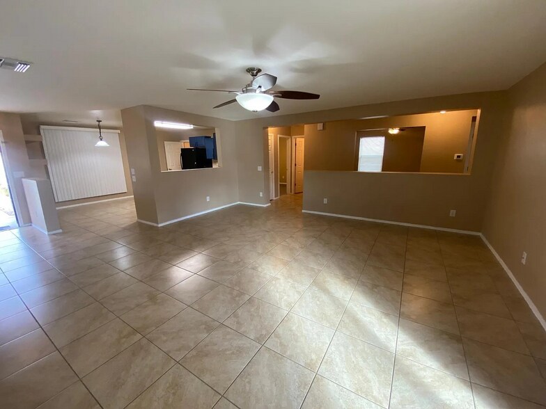 Building Photo - 9324 N Red Diamond Ave