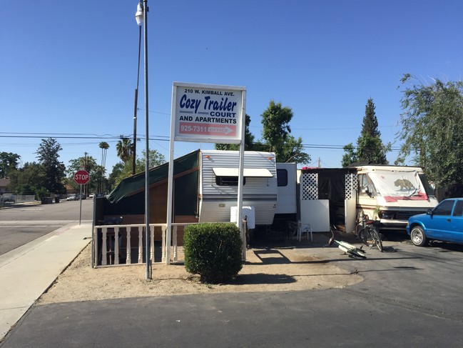 Building Photo - Cozy Trailer Court