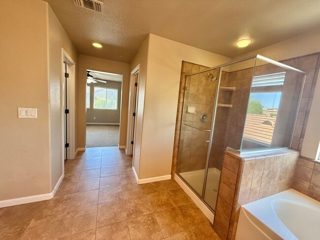 Building Photo - Charming 4 Bedroom Home in Springlake