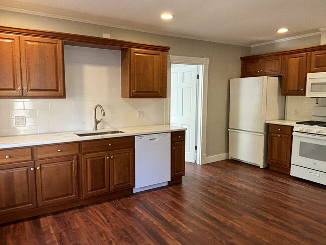 Kitchen - 1st Floor - 210 Echo Lake Rd