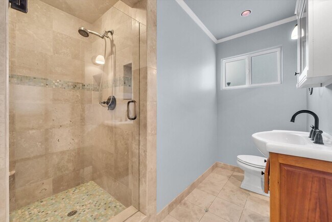 Building Photo - 2006 Manhattan Beach Blvd