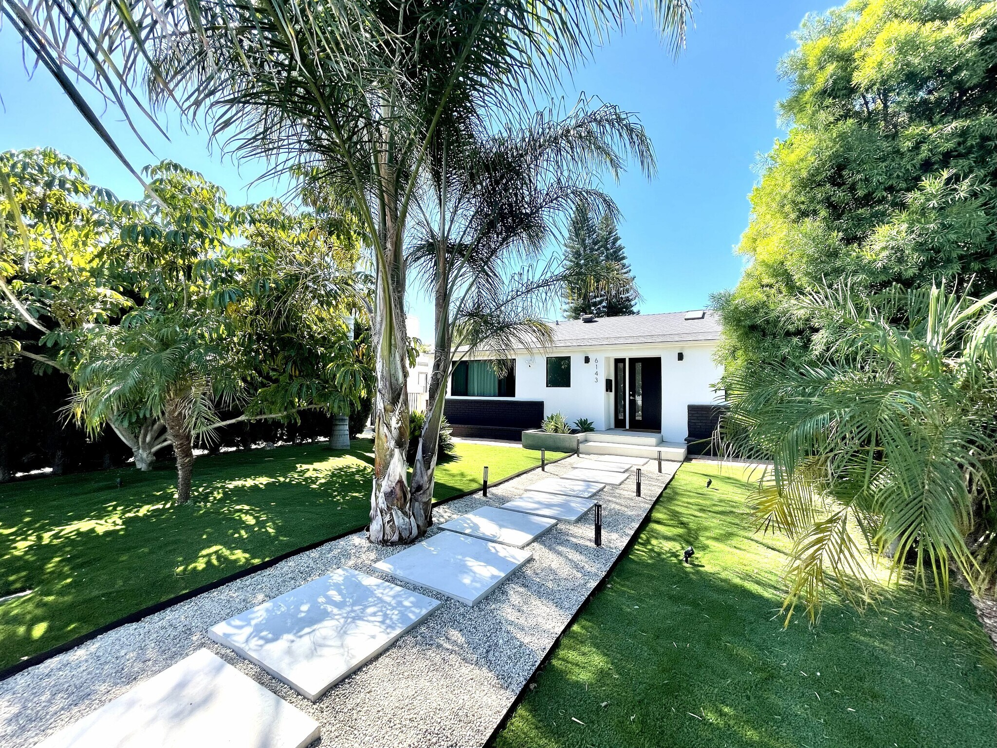 Building Photo - 6143 Carpenter Ave