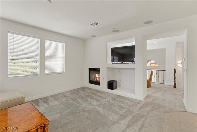 Building Photo - 2 Corte Belleza