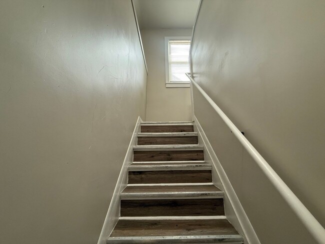 Building Photo - Renovated 3-Bedroom Home – We Welcome Sect...