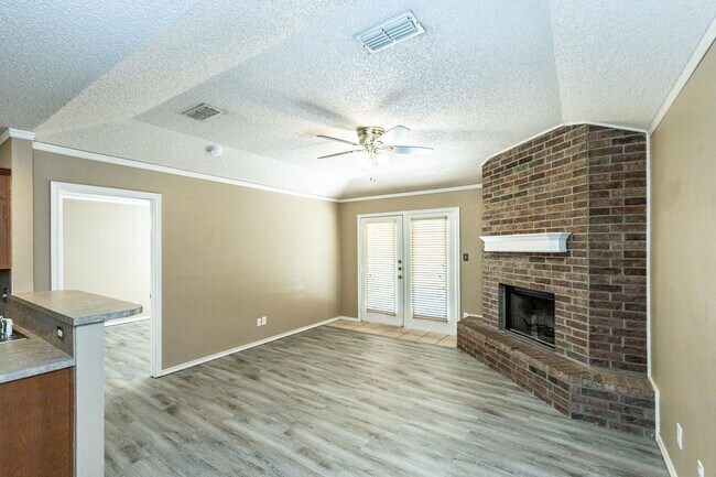 Building Photo - 242 Mossycup Dr