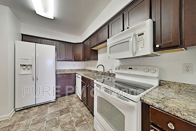 Building Photo - 555 N Dupont Ave