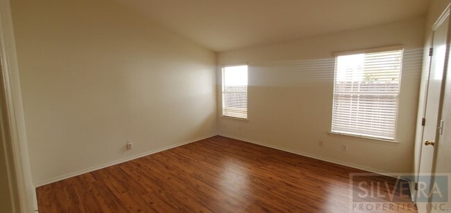 Building Photo - 2 Bedroom Santa Maria home available!