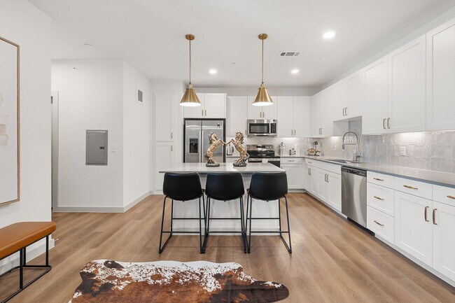 Building Photo - 1301 Leah Ave