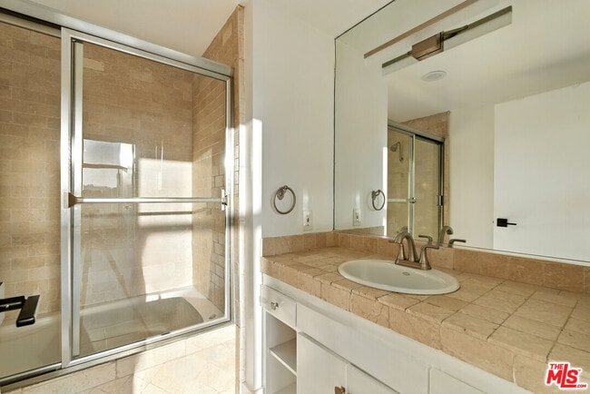 Building Photo - 1155 N La Cienega Blvd