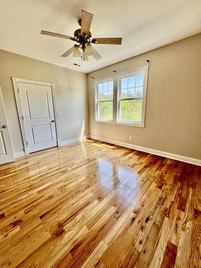 Building Photo - 40 Brownstone Dr