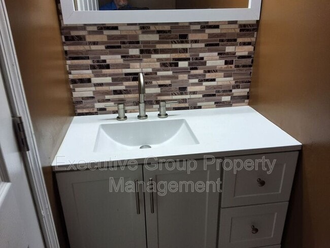 Building Photo - 200 Adena Loop