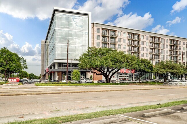 Building Photo - 5810 Venice St