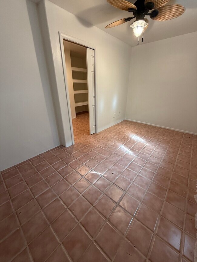 Building Photo - HOUSE FOR RENT
